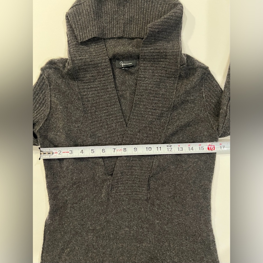 Aqua 100% Cashmere Grey Ribbed
Hooded Sweater Medium - Picture 9 of 14